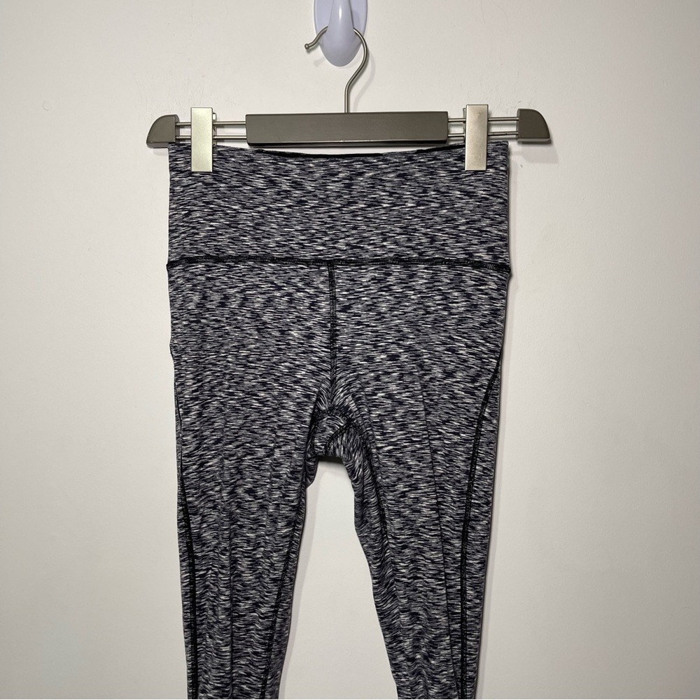 Lululemon women's grey black ready to rulu ruched leg leggings in size US 6 - Picture 4 of 10